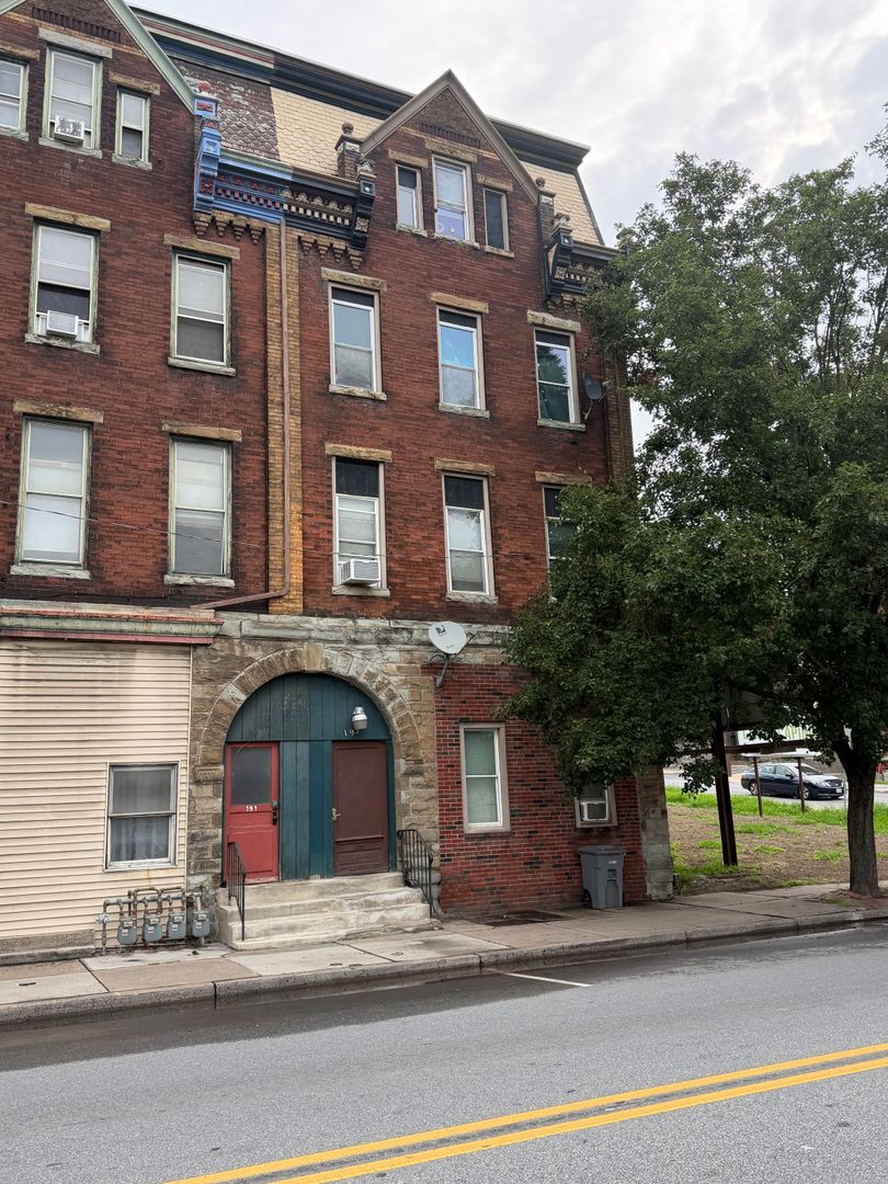 Steelton Apartment: 193 S Front Street