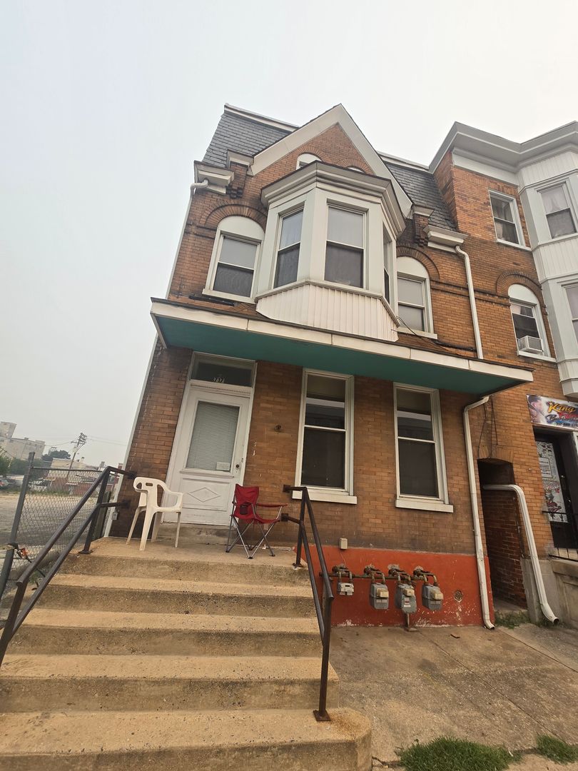 York Apartment: 717 W Market St