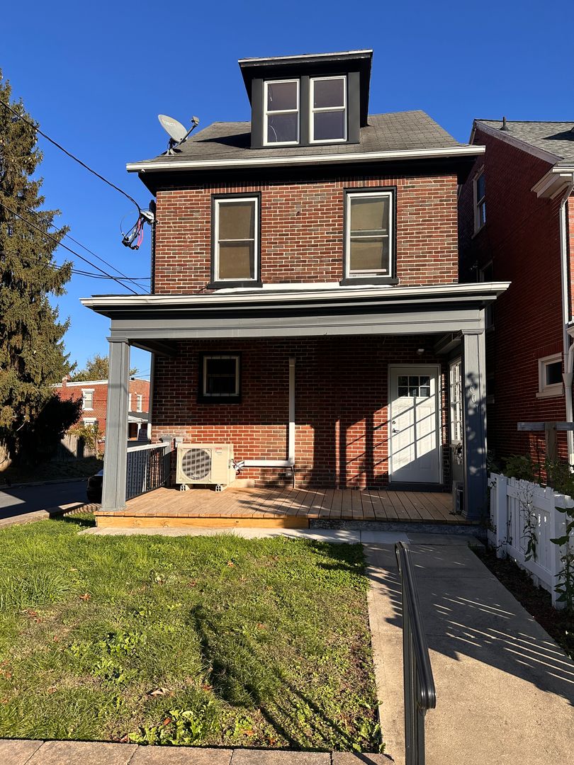 Lancaster Apartment: 601 South West End Avenue