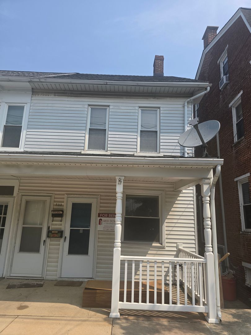 red lion Apartment: 533 W Broadway