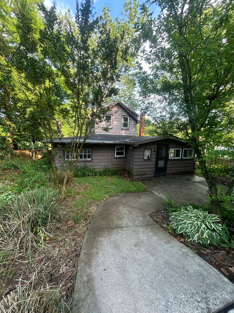 Mechanisburg House: 5683 Creekview Road