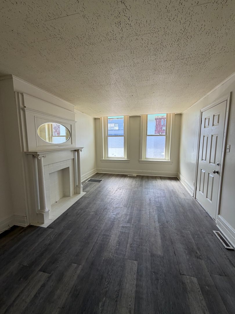 York Apartment: 717 W Market St