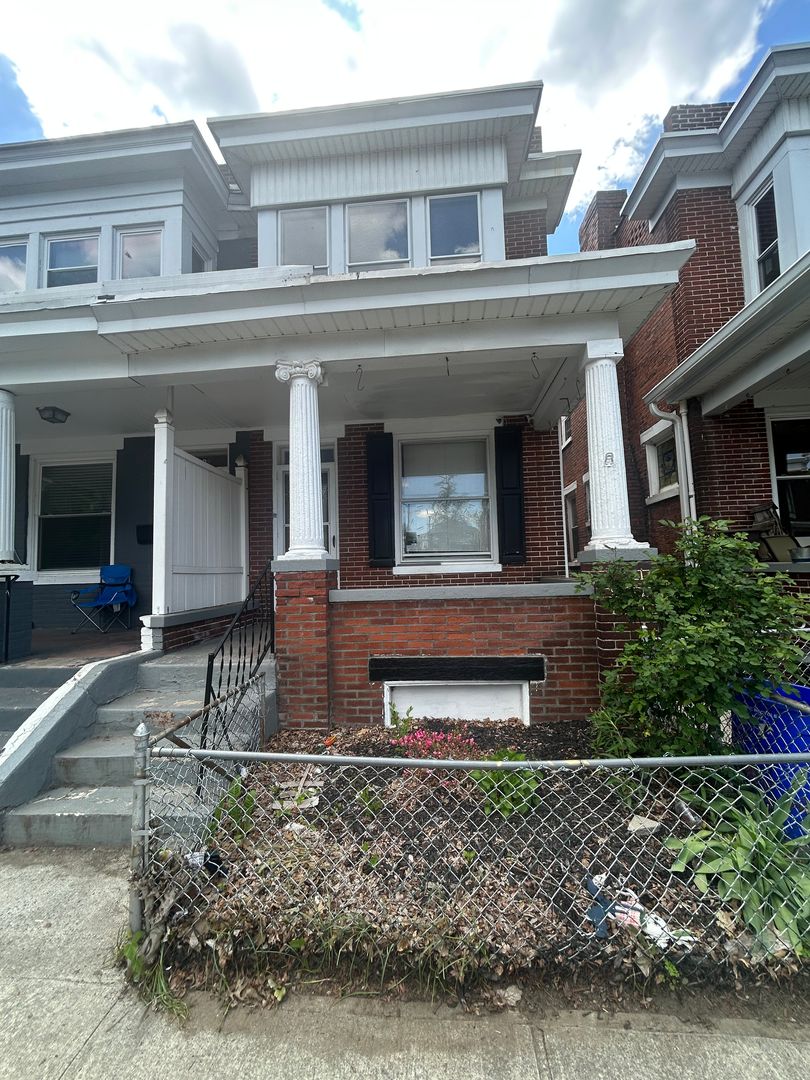 Harrisburg House: 2318-A  N 4th Street