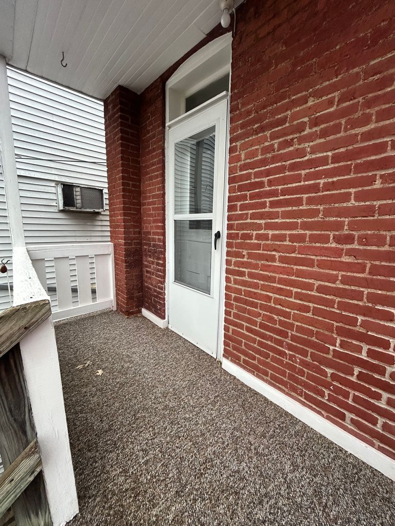 Lancaster Apartment: 556 N Plum Street