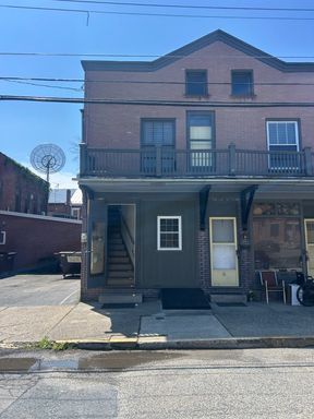 1 Bedroom in Newport – photo 1