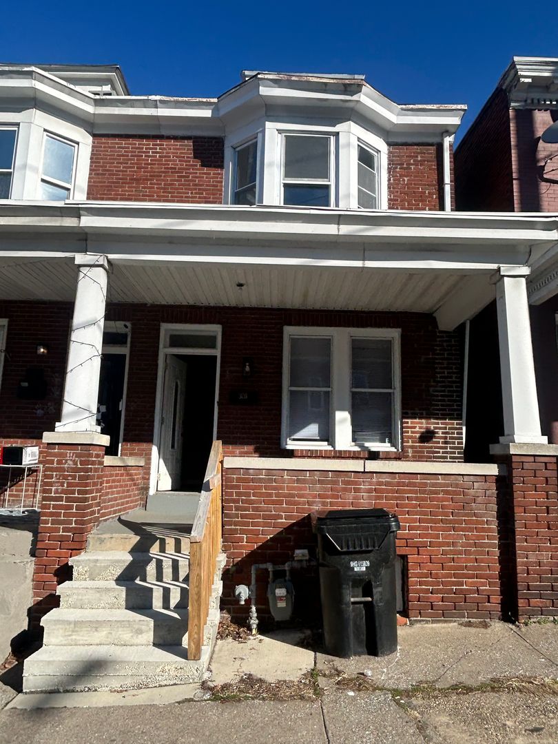 Harrisburg House: 320 Maclay St