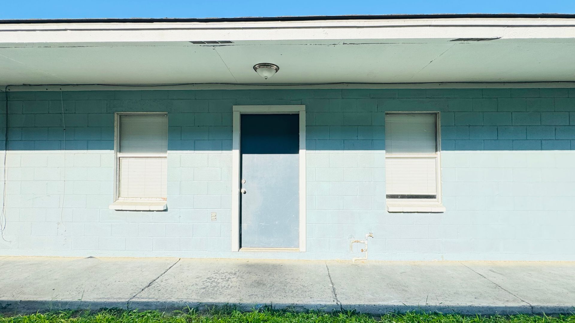 Mission Apartment: 903 W. First St.