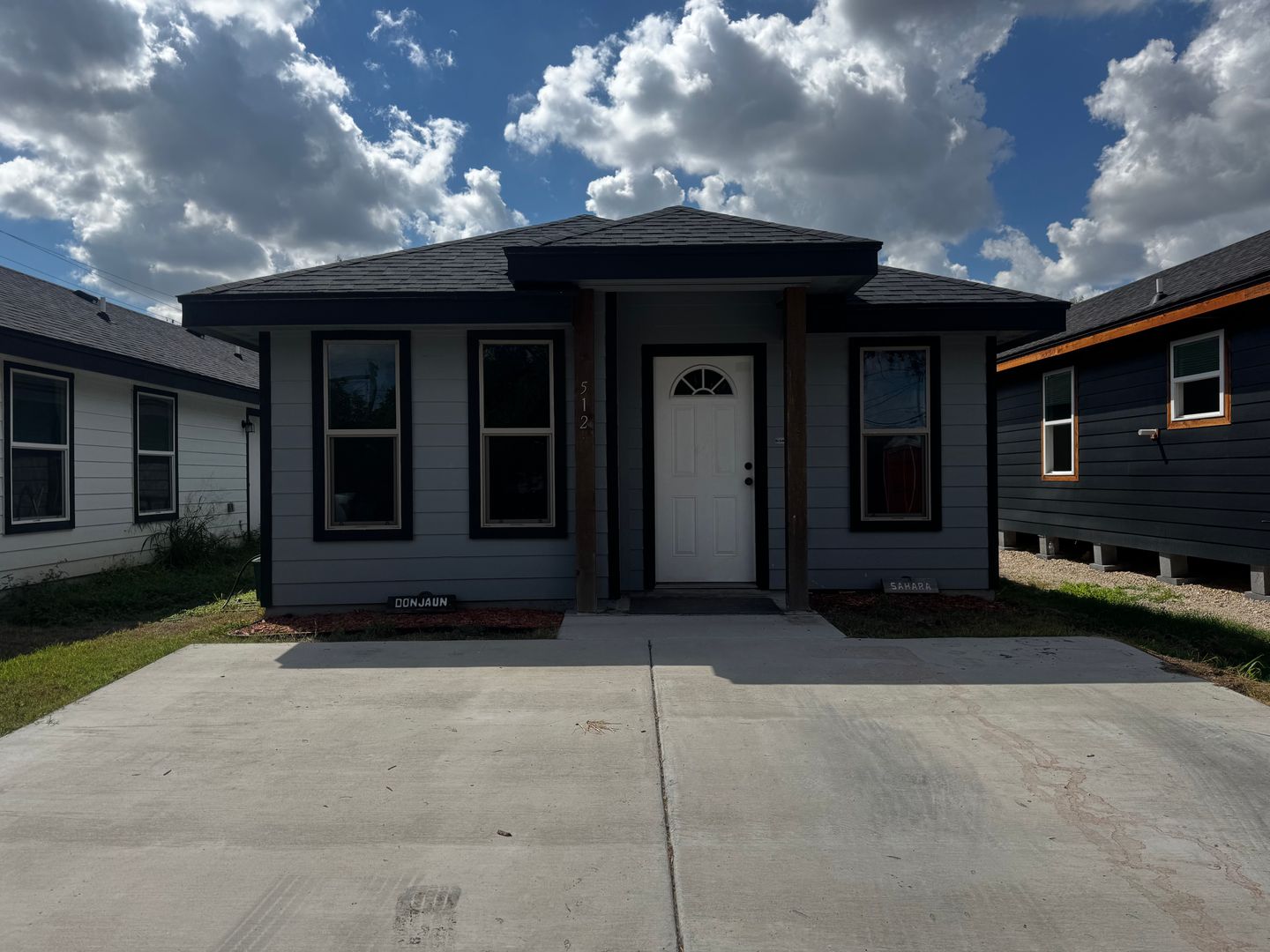 512 E Los Torritos St