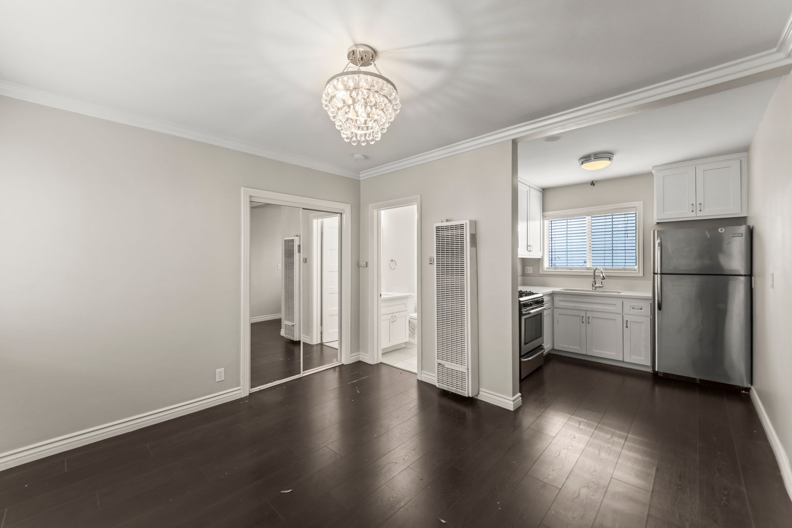 Long Beach Apartment: 4104 E. 7th Street