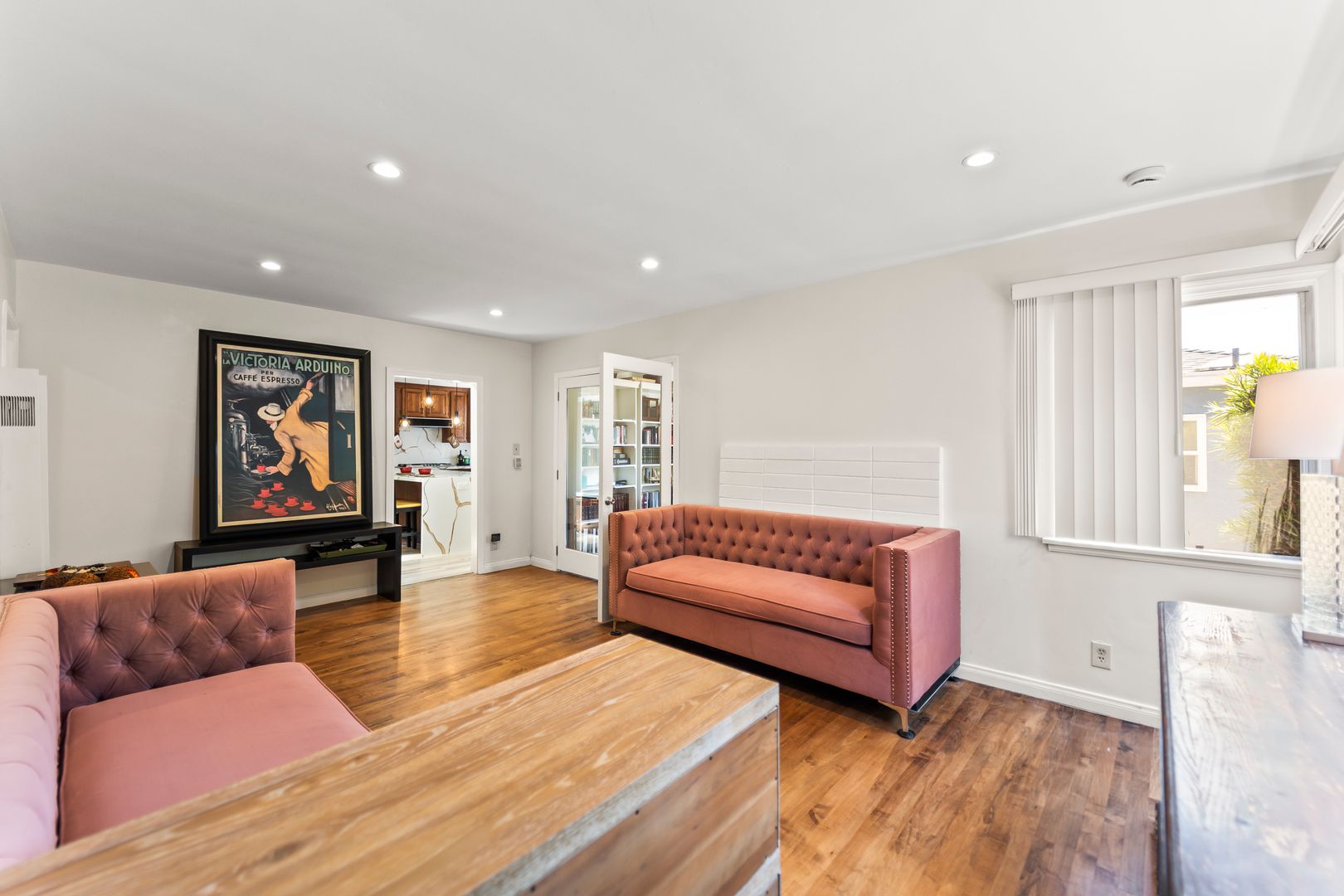 8016 Denrock 2 of 12
