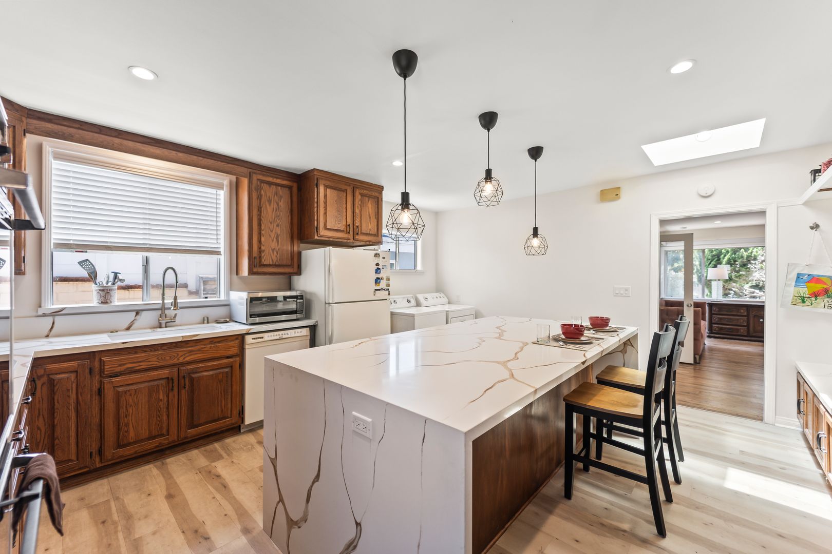 8016 Denrock 3 of 12