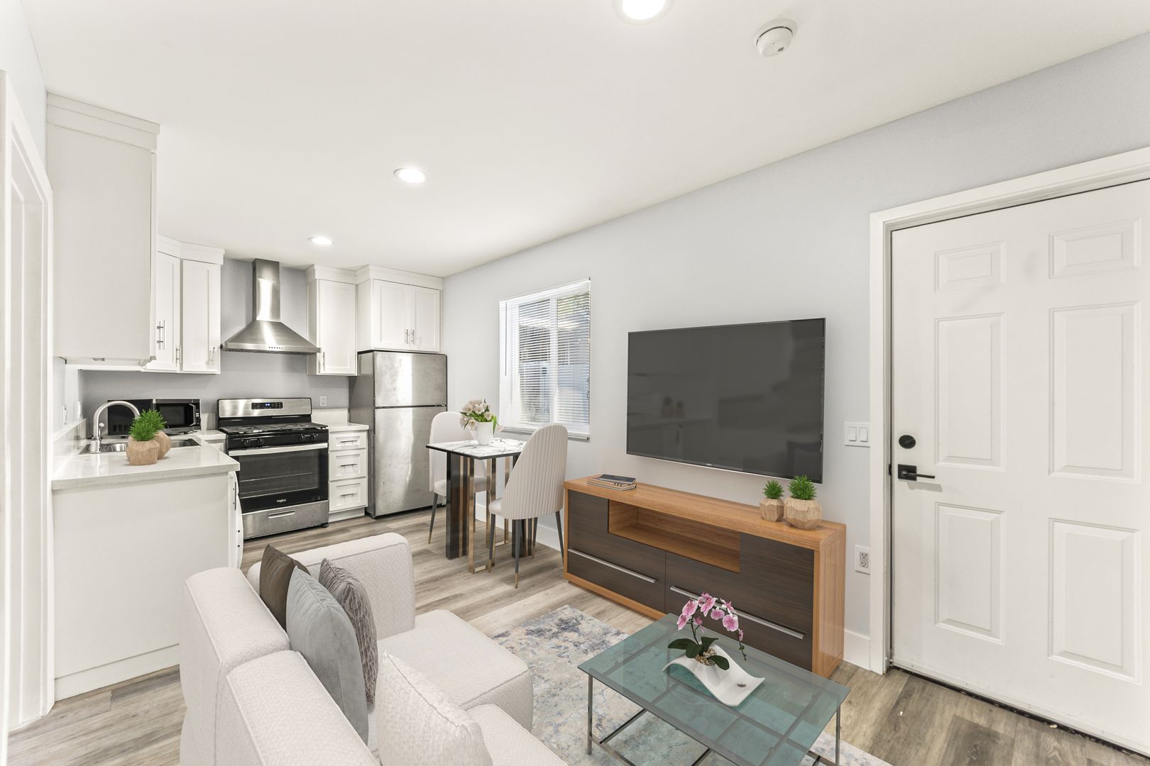 Long Beach Apartment: 1629 W. Summit St.