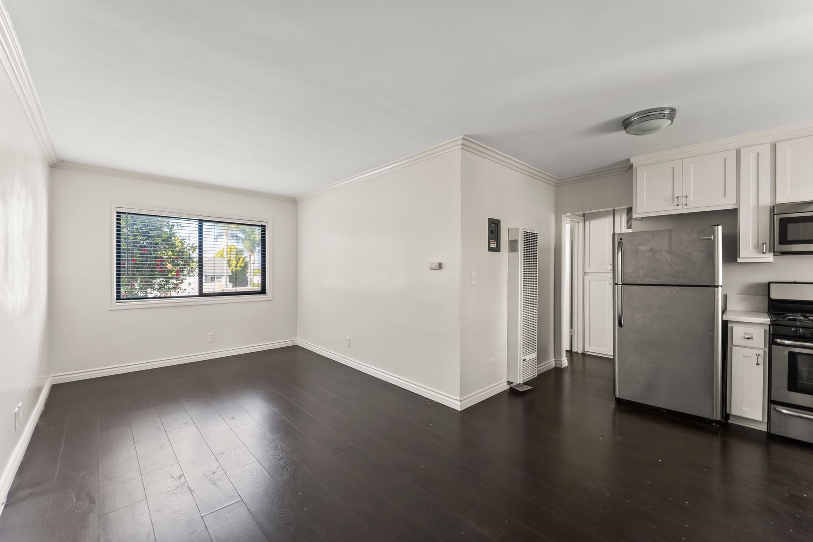 Long Beach Apartment: 4104 E. 7th Street
