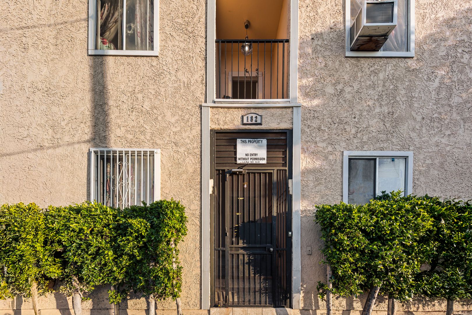 Los Angeles Apartment: 182 W. Vernon