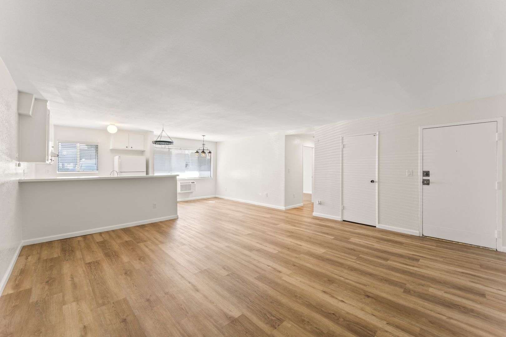 Tarzana Apartment: 18530 Hatteras Street