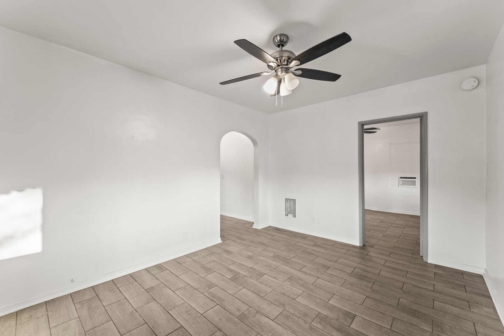 Tujunga Apartment: 10639 Fitzroy Ave.