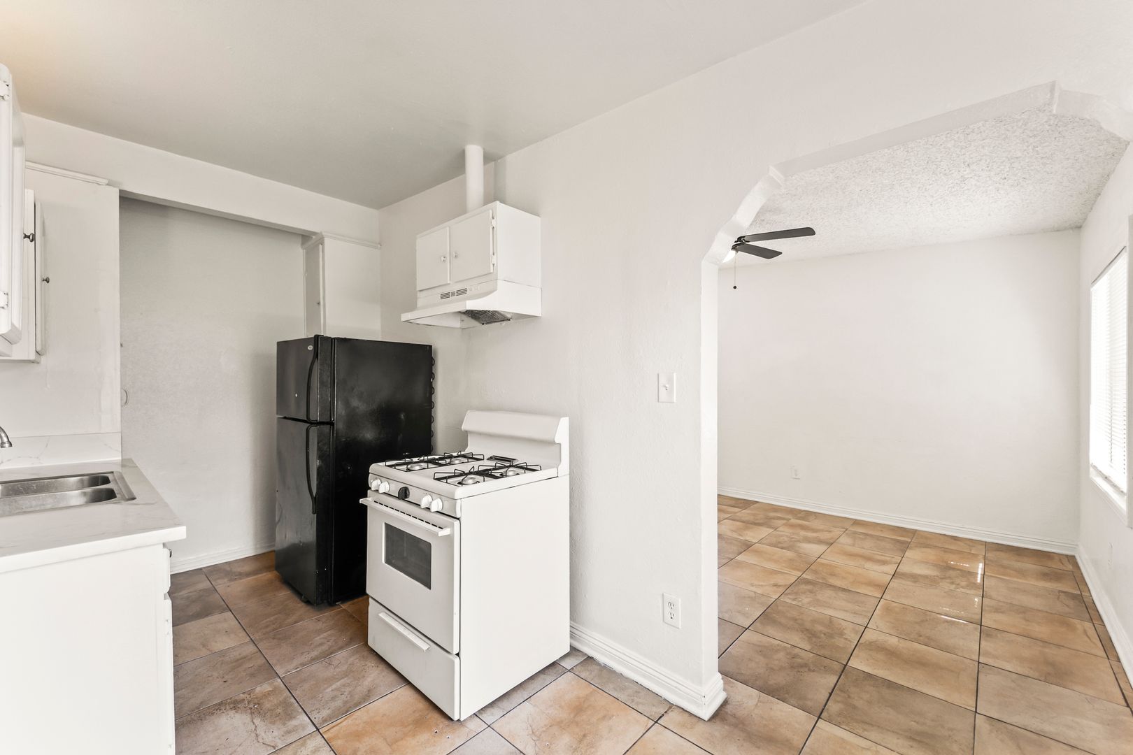 For Rent – **3 Bedrooms | 1 Bathroom | Approximately 840 Sq. Ft.** Section 8 Welcome! 5 of 12