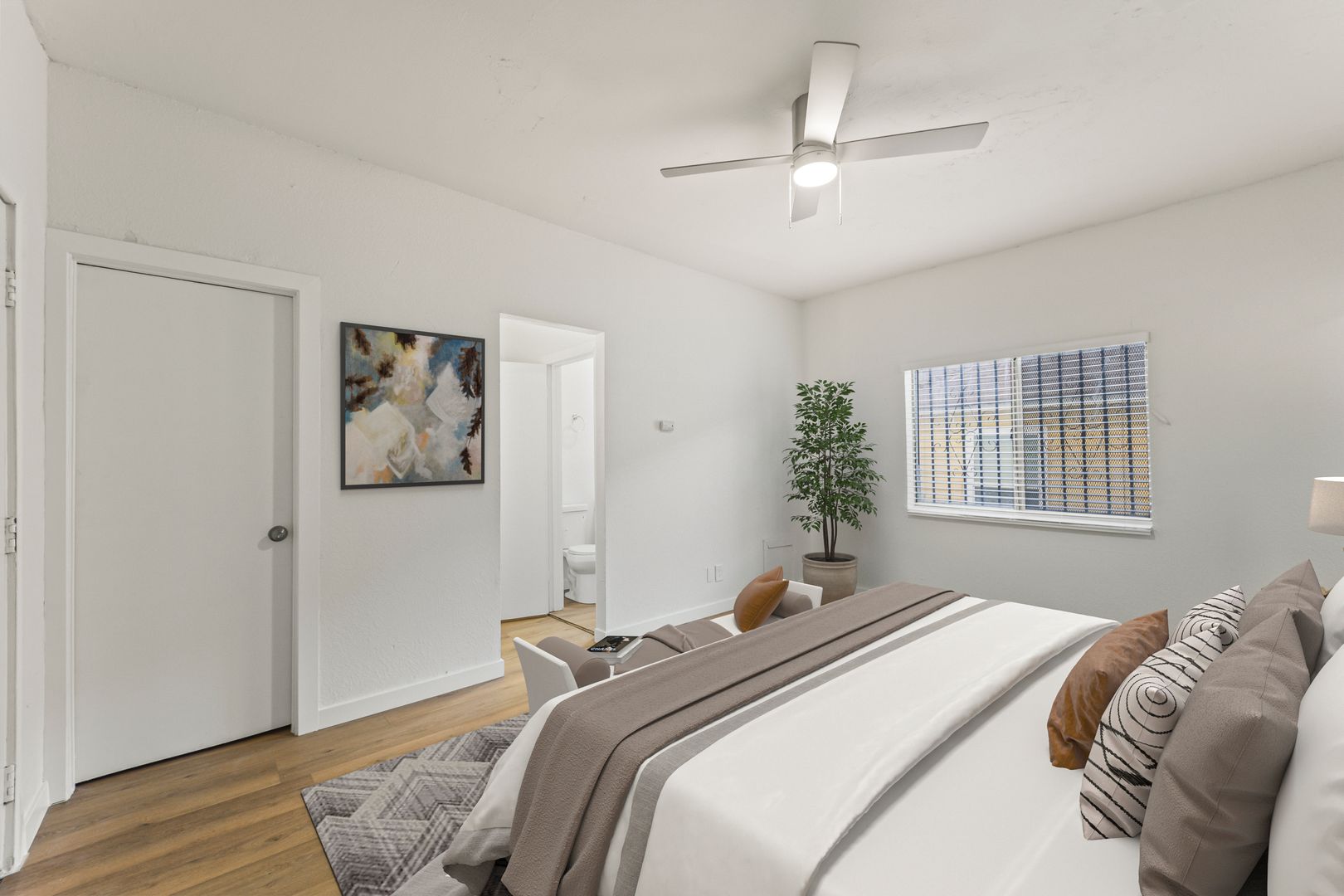 Los Angeles Apartment: 182 W. Vernon