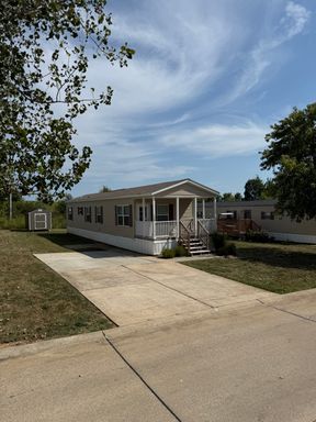 2 Bed 1 Bath Rental at 124 Autumn Hills Drive, AH-124, Old Monroe, MO – photo 1