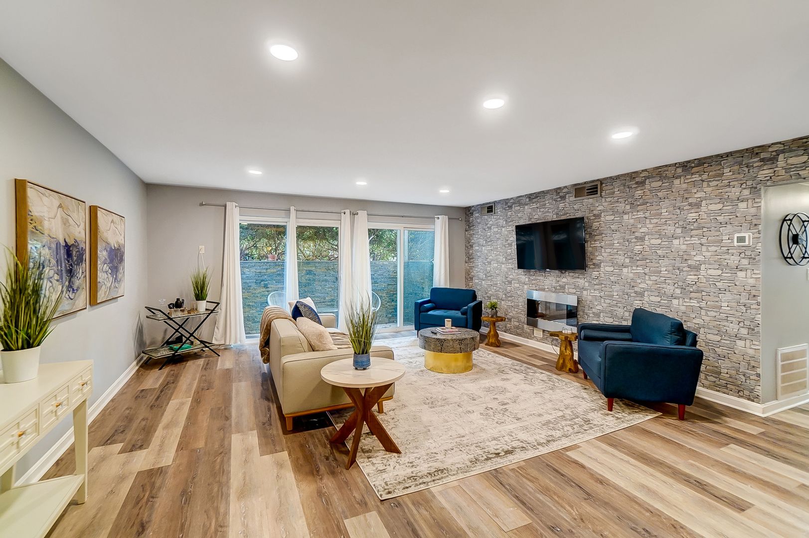 Cincinnati Apartment: 801 Delta Ave