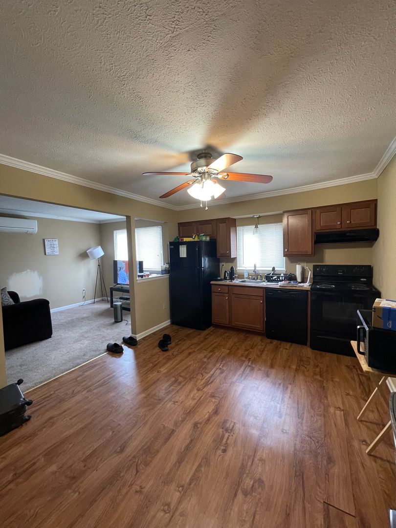 Coraopolis Apartment: 1000 State Ave