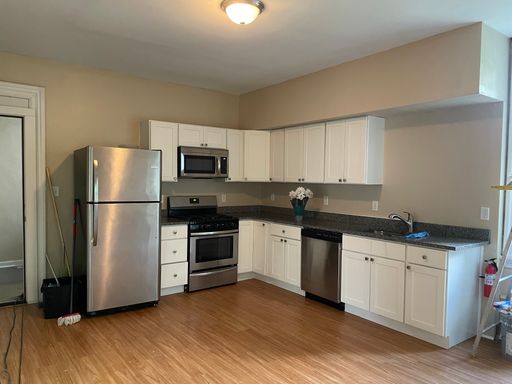 Stunning Two-Bedroom Apartment in Bellevue with Modern Amenities and private balcony! – photo 1