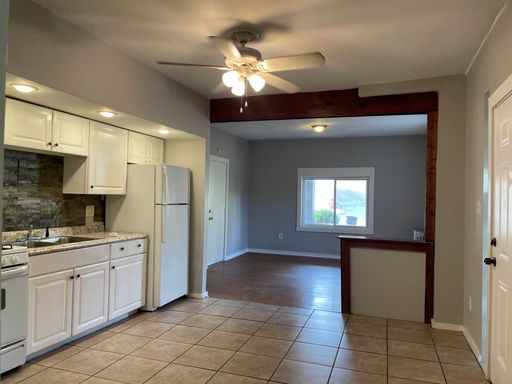 Adorable 2 bedroom with private deck, in-building laundry and parking in the Avalon! – photo 1