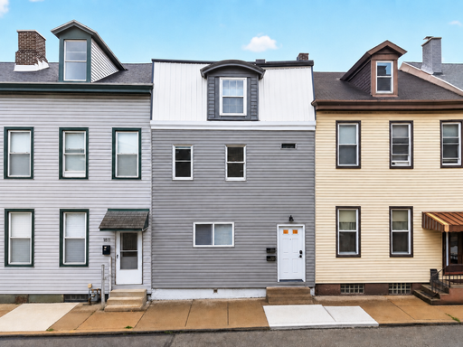 Contemporary 1 Bed/1 Bath + Den. In Unit laundry and yard! – photo 1