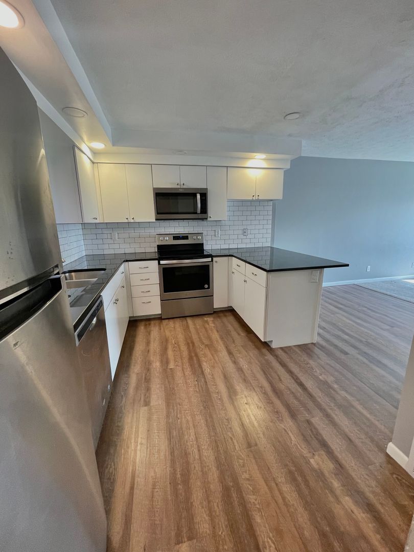 Bellevue Apartment: 602 W 23rd Ave