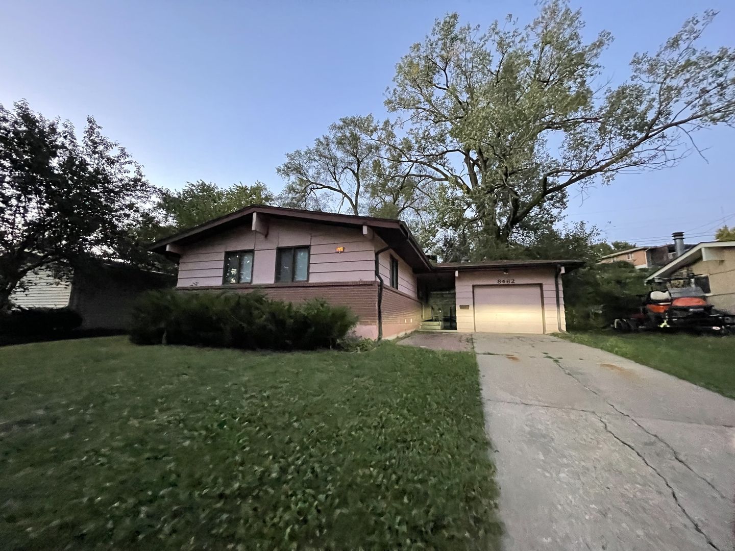 Omaha House: 8462 Grand Ave,