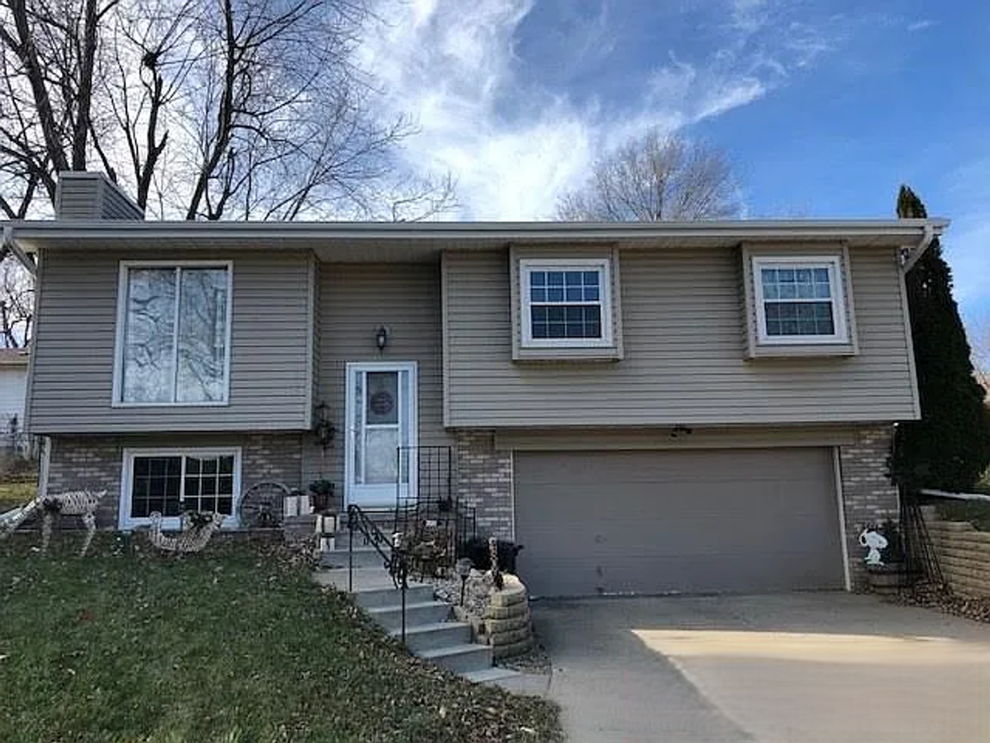 Omaha House: 4806 N 130th Circle