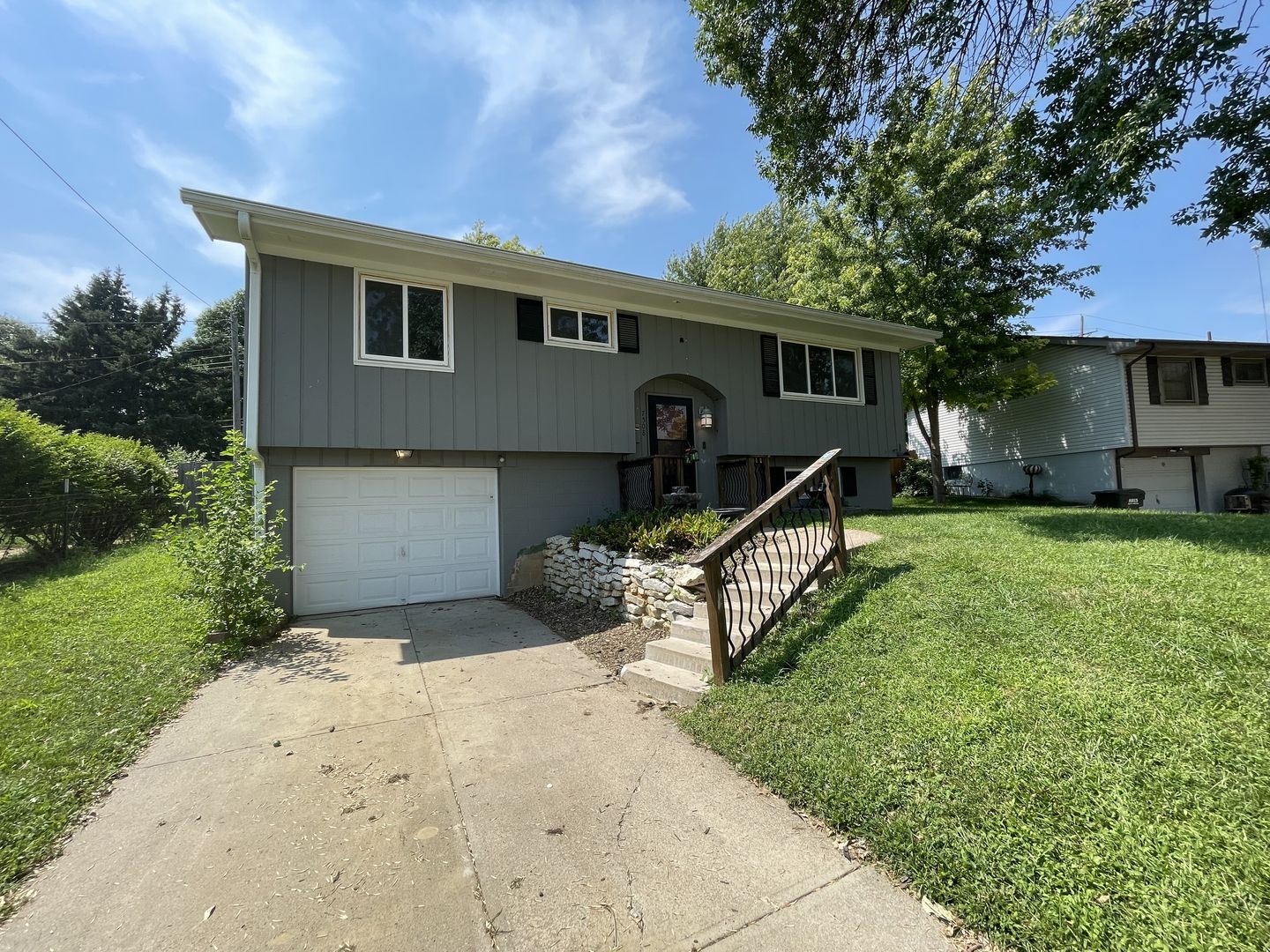 La Vista House: 7508 Elm Dr