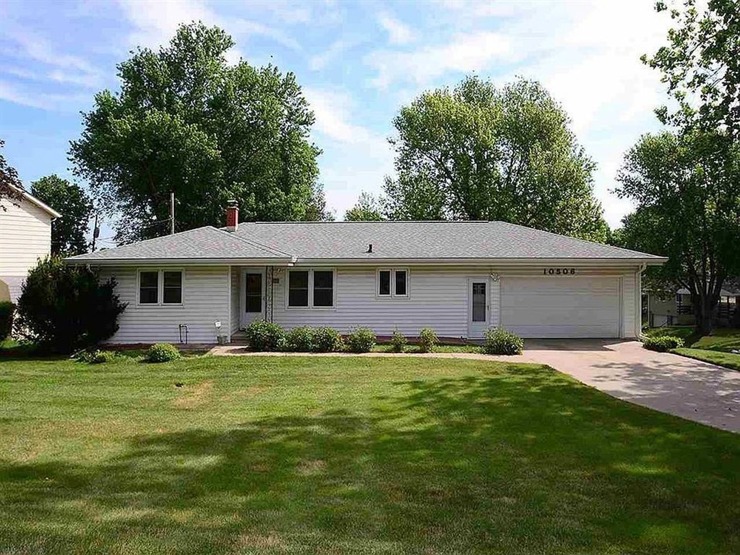 Omaha House: 10506 Hilltop Rd