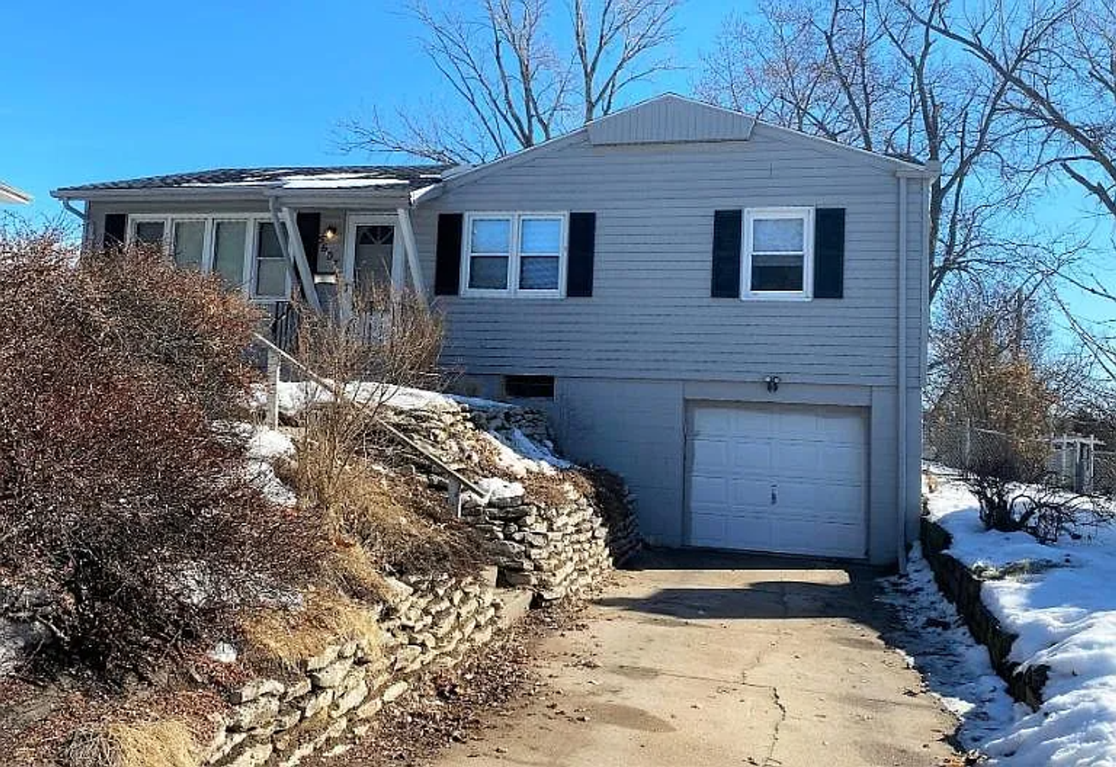 Omaha House: 5607 N 68th St