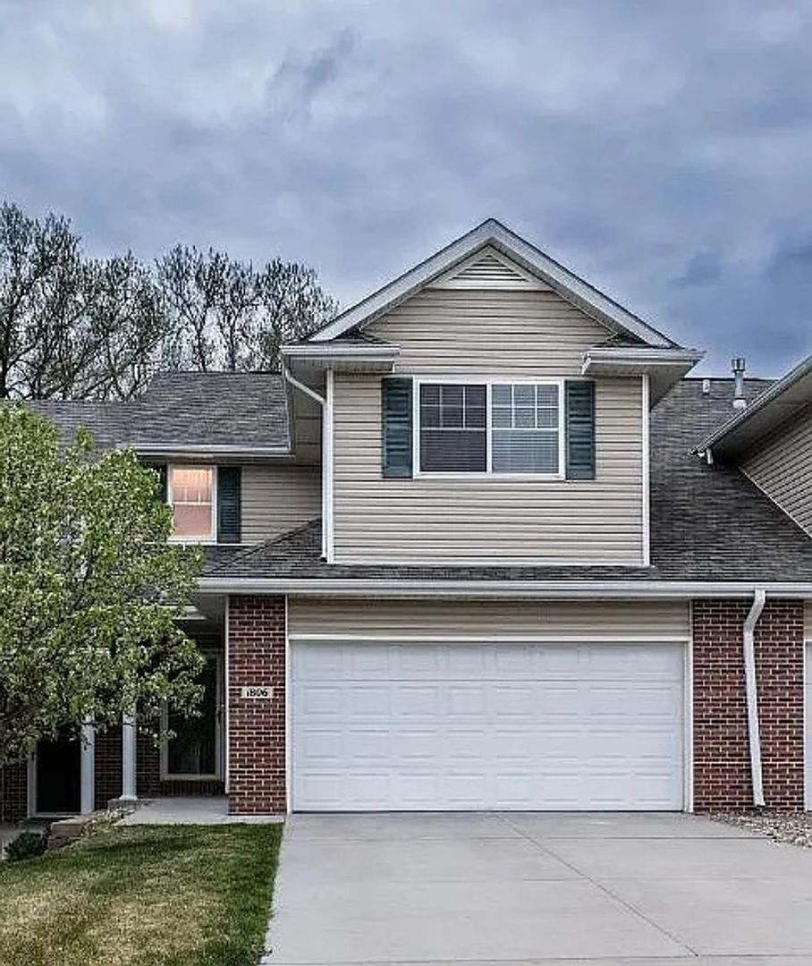 Omaha House: 1806 N 177th St