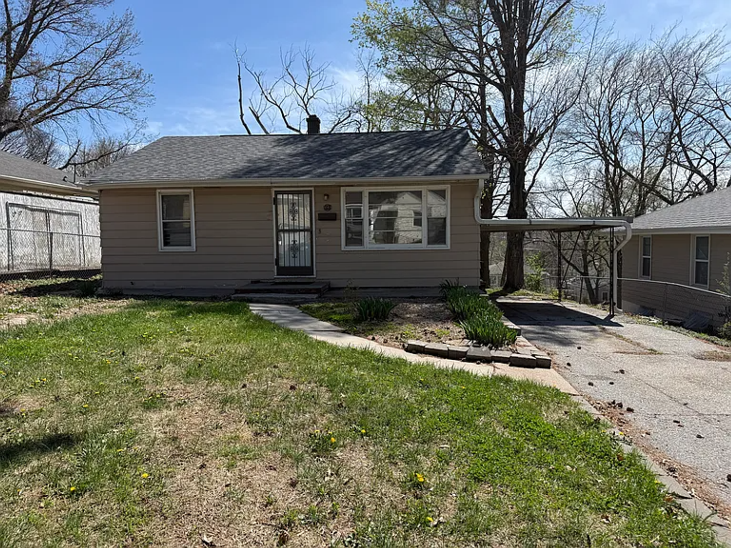 Omaha House: 3941 Himebaugh Ave