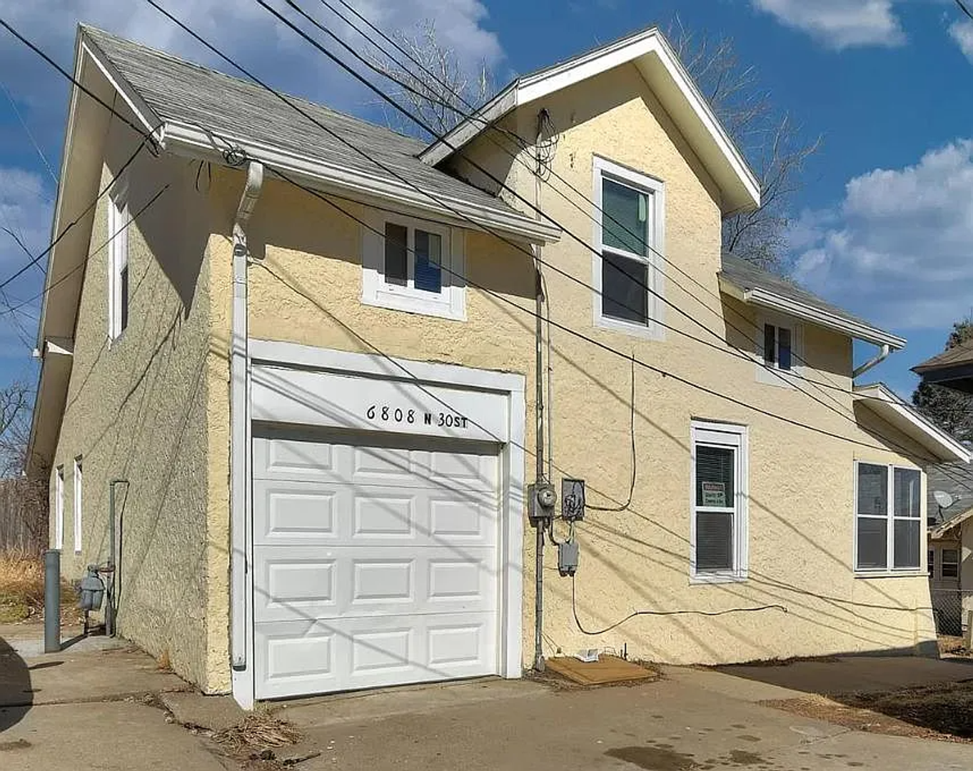Omaha House: 6808 N 30th St