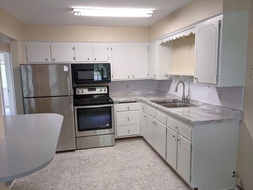 Updated Duplex on a cul-de-sac with 3 Bedrooms – photo 1