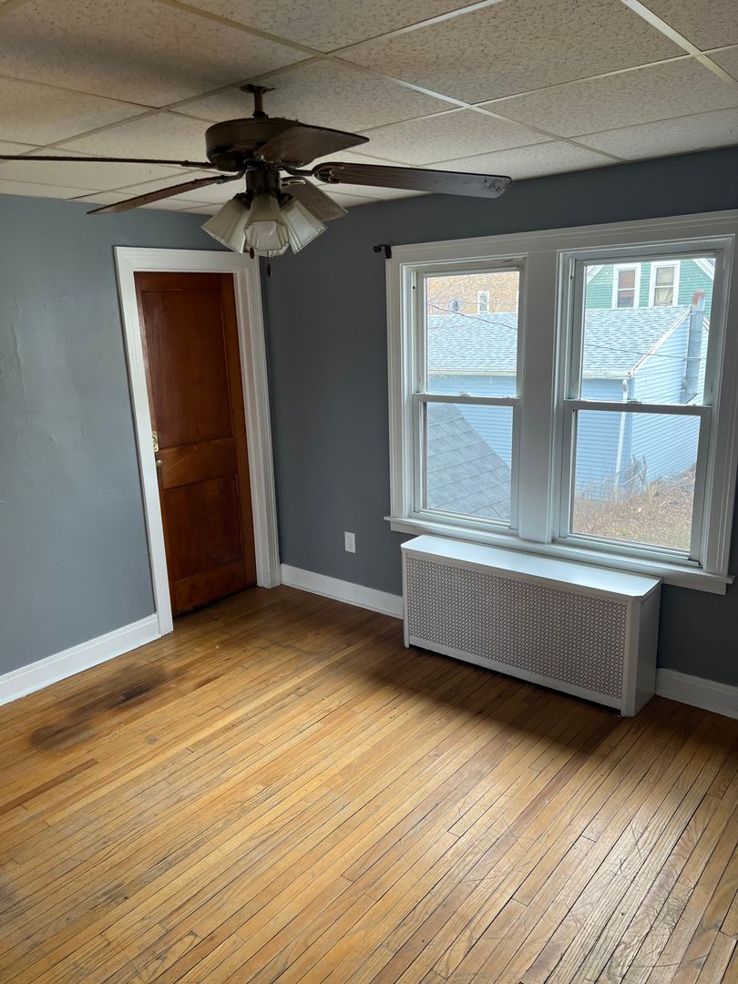 Tonawanda Apartment: 147 Roswell Ave