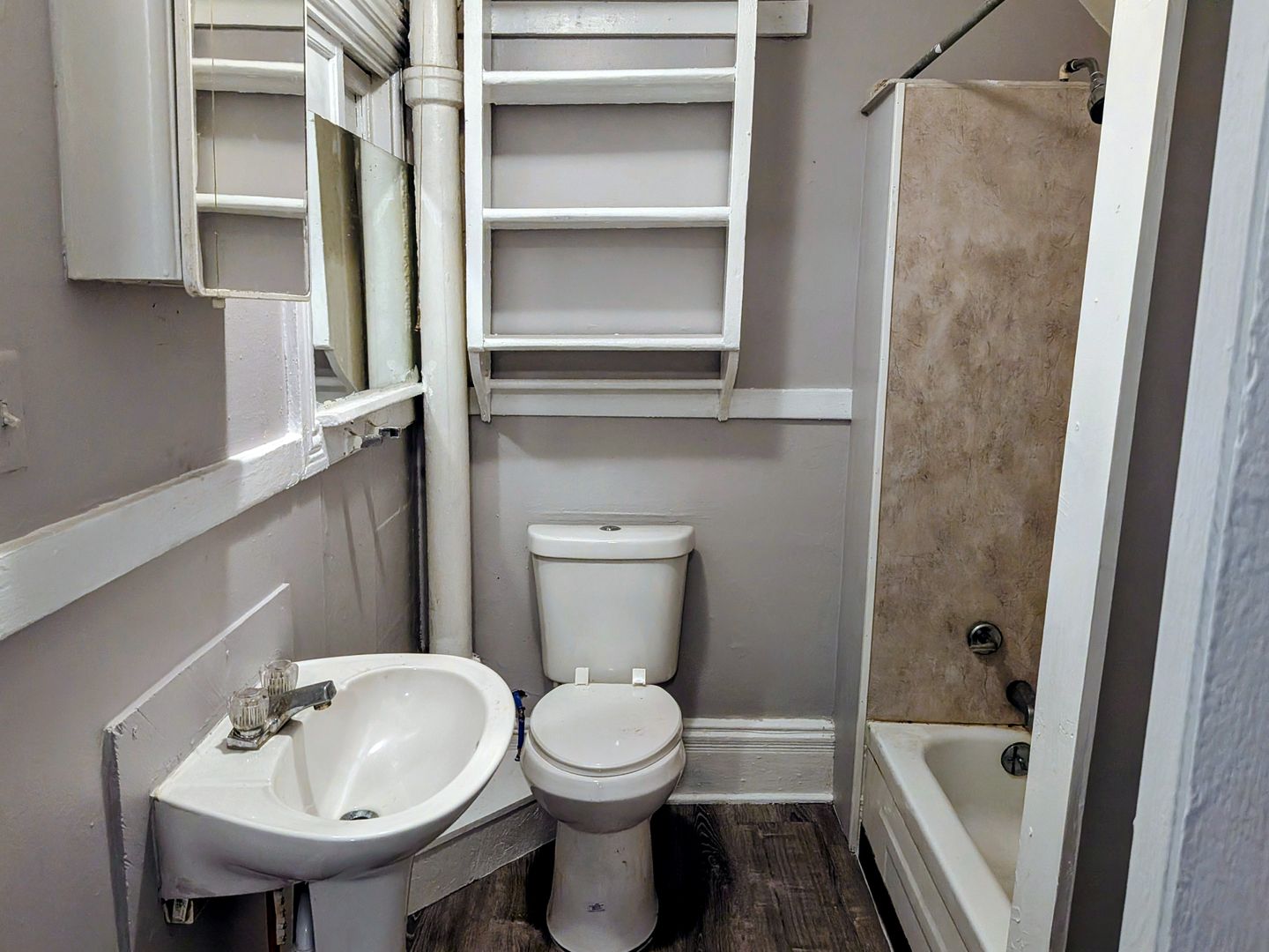 Rochester Apartment: 353 Ravine Ave