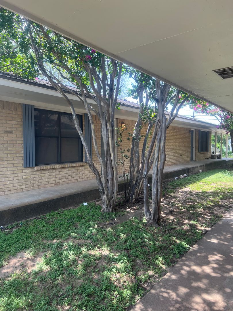 Waco House: 2221 Windsor Ave