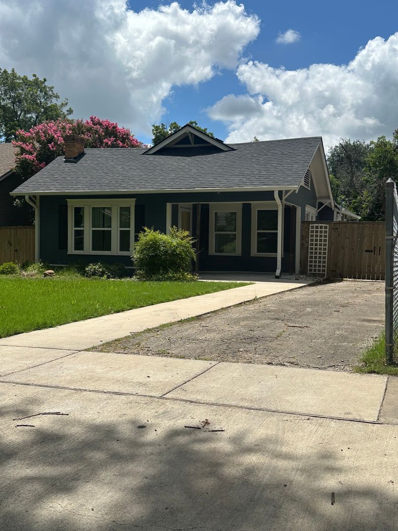 Waco House: 3118 Parrott Ave