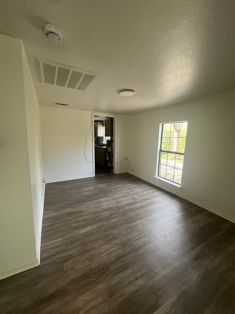 Waco House: 1827 Wood Ave