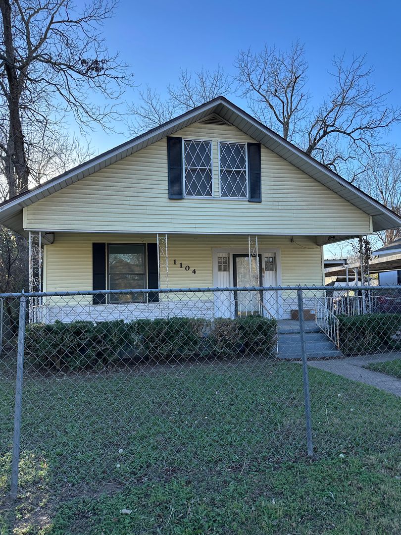 Waco House: 1104 Sherman St