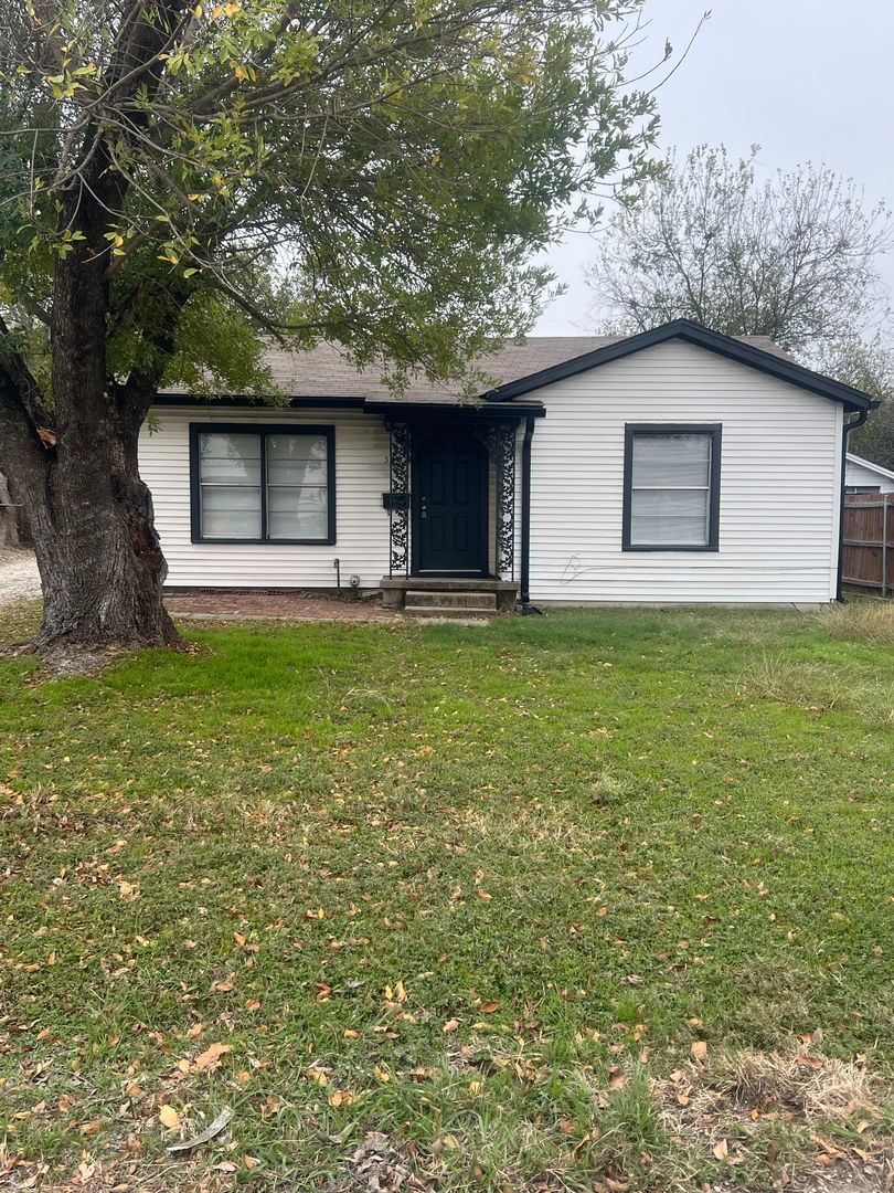 Waco House: 3422 Shelby St