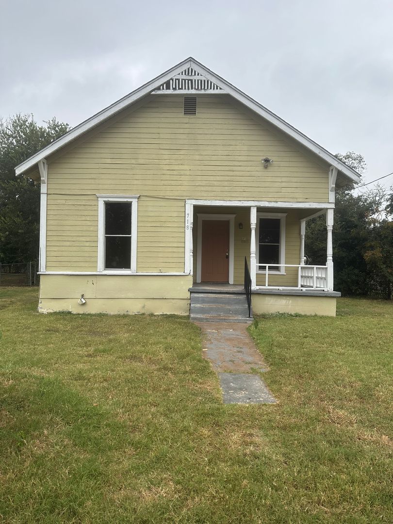 Waco House: 718 Rusk St