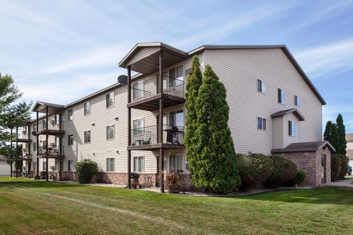 1 MONTH FREE - MAIN FLOOR 2 BED - PETS OK - DOUBLE GARAGE - WALK OUT PATIO - LAUNDRY – photo 1