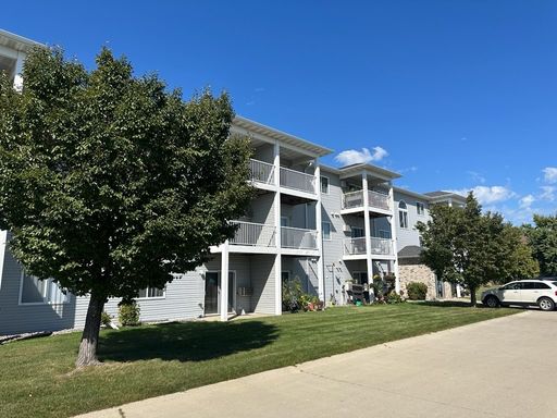 1st MONTH FREE *** END UNIT 2 BED *** PRIVATE BALCONY *** DOUBLE GARAGE *** PETS WELCOME – photo 1
