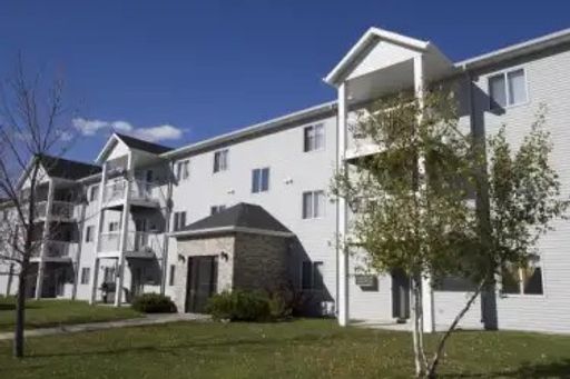 1 MONTH FREE - ALL PETS WELCOME - LARGE DECK - DOUBLE GARAGE INCLUDED – photo 1
