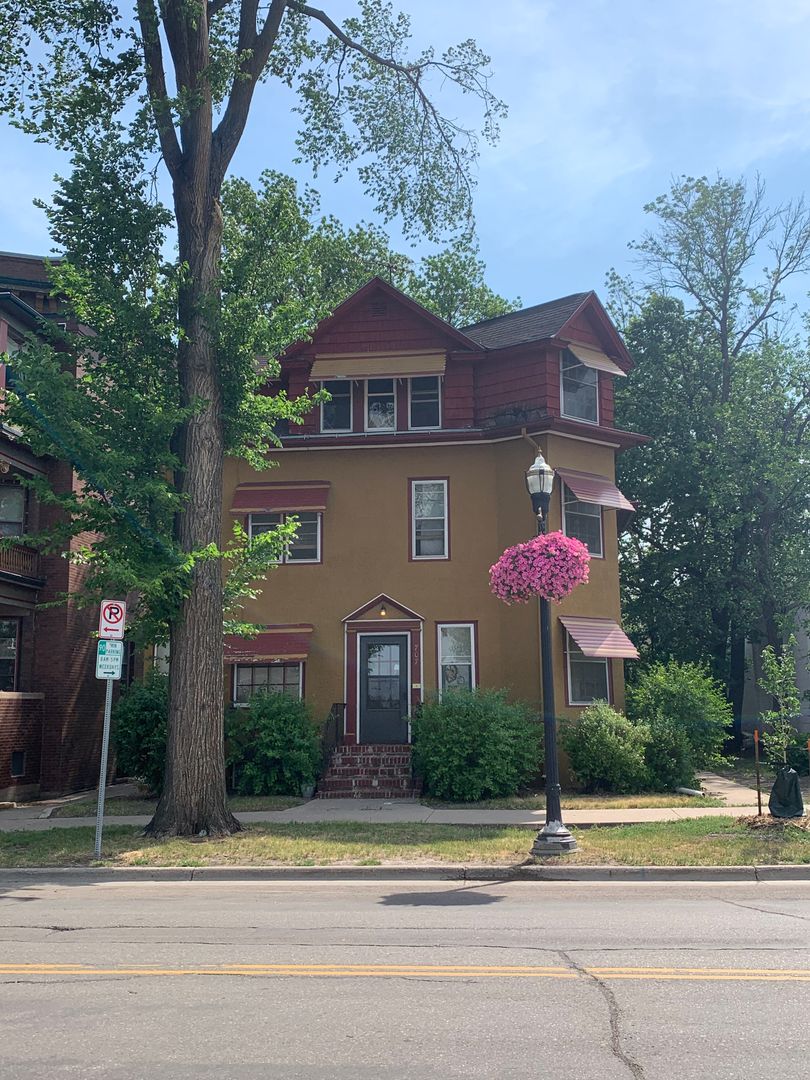 Fargo Apartment: 707 Broadway N